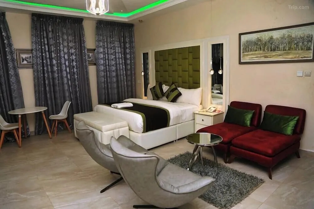 /web/uploads/116/Vertus Hotel and Suites/room-photos/Deluxe Room/0225x12000fmrs8868FE6_W_1280_853_R5.jpg